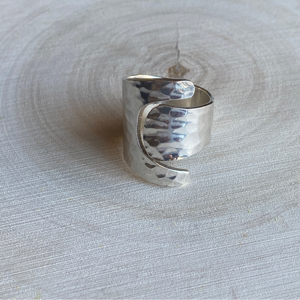 Women’s 925 Sterling Silver Hammered Style Wrap Ring Size 7.25